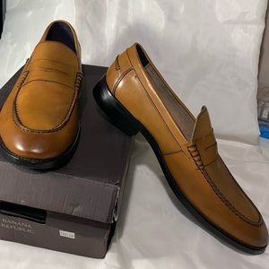 Banana Republic casual dress shoes for men. Size 8.5